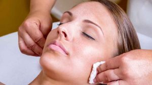 Read more about the article Rejuvenate Your Skin with these Chemical Peel Benefits